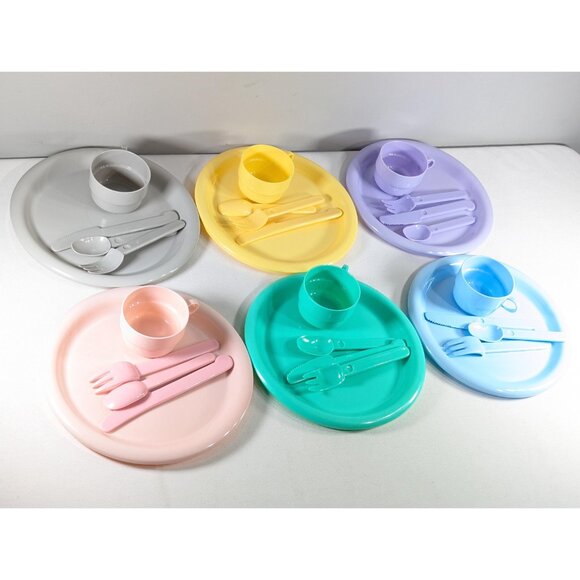 1980s Hong Kong Pastel plastic Picnic set, camping beach picnic plates, cups and - Picture 4 of 10